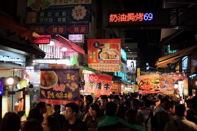 台中購物節商機大　逢甲、廟東夜市祭折扣優惠